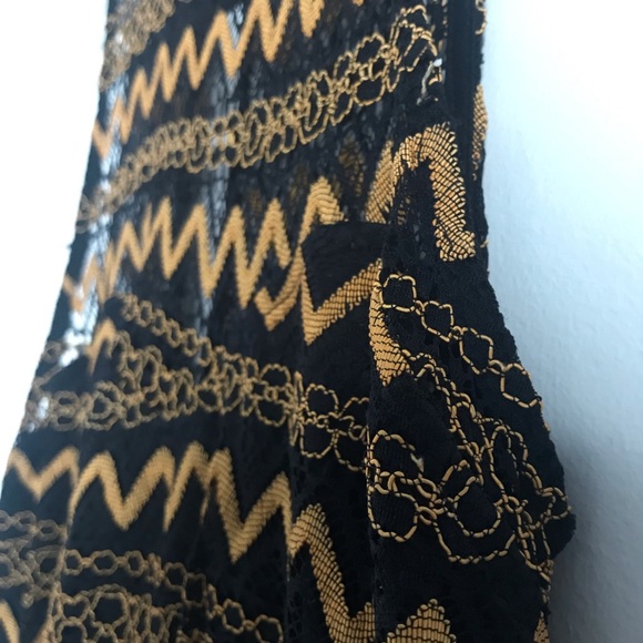 Black and Gold lace dress - Picture 2 of 3